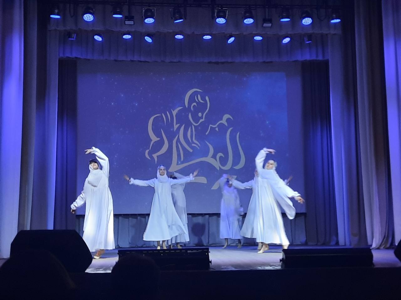 В преддверии Дня матери во дворце культуры поселка Белые Брега состоялся праздничный концерт «Мир начинается с мамы» В преддверии Дня матери во дворце культуры поселка Белые Брега состоялся праздничный концерт «Мир начинается с мамы»