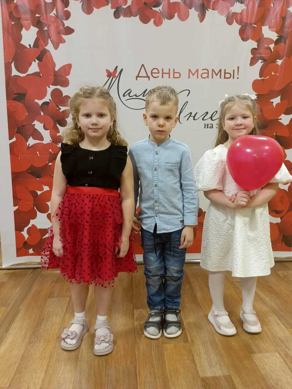 Ежегодно в России, в последнее воскресенье ноября, отмечается День матери Ежегодно в России, в последнее воскресенье ноября, отмечается День матери