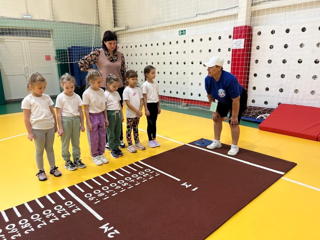 Сдать ГТО совсем непросто, ты ловким, сильным должен быть, чтоб нормативы победить, значок в итоге получить Сдать ГТО совсем непросто, ты ловким, сильным должен быть, чтоб нормативы победить, значок в итоге получить