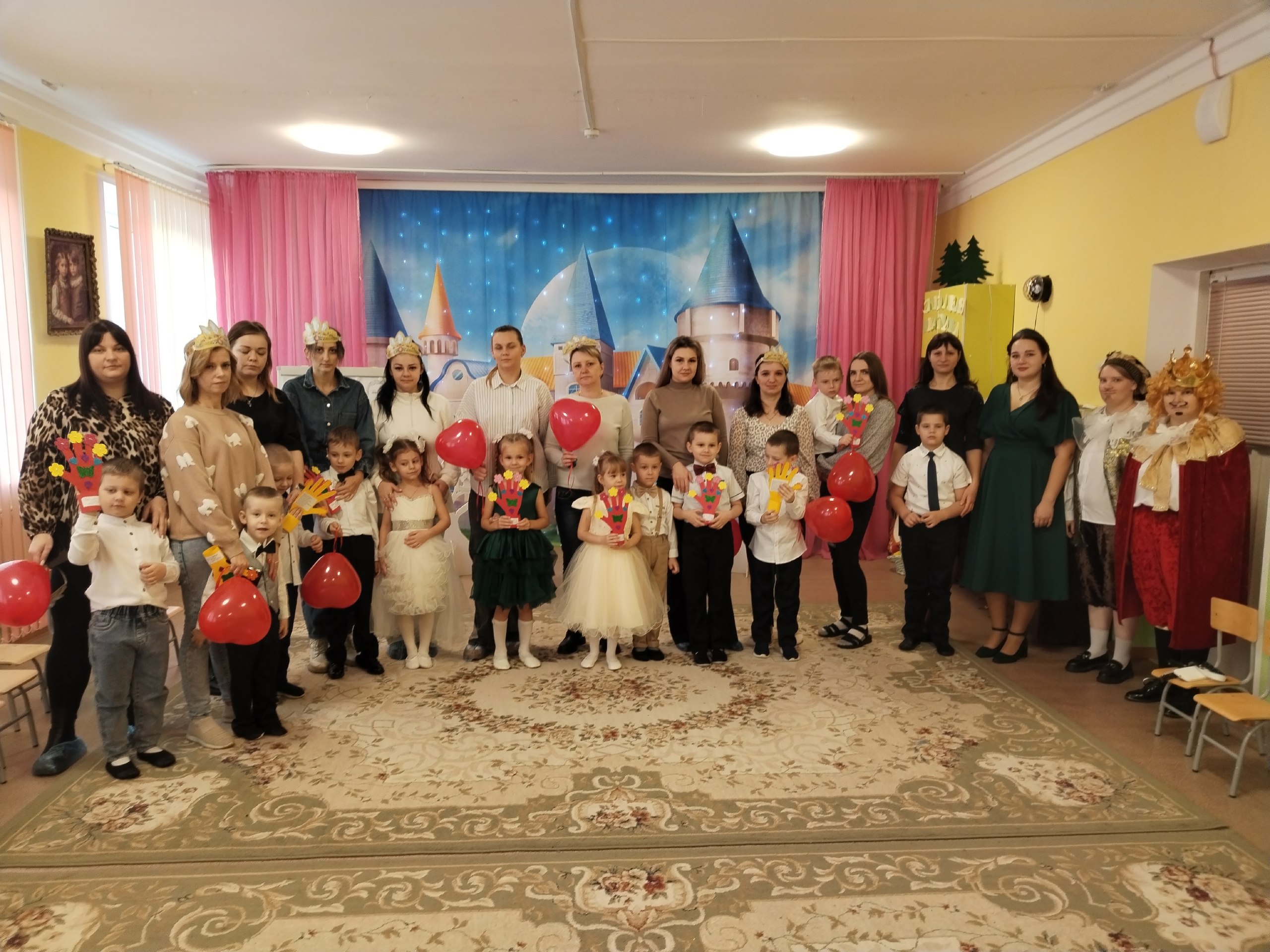 Ежегодно в России, в последнее воскресенье ноября, отмечается День матери Ежегодно в России, в последнее воскресенье ноября, отмечается День матери