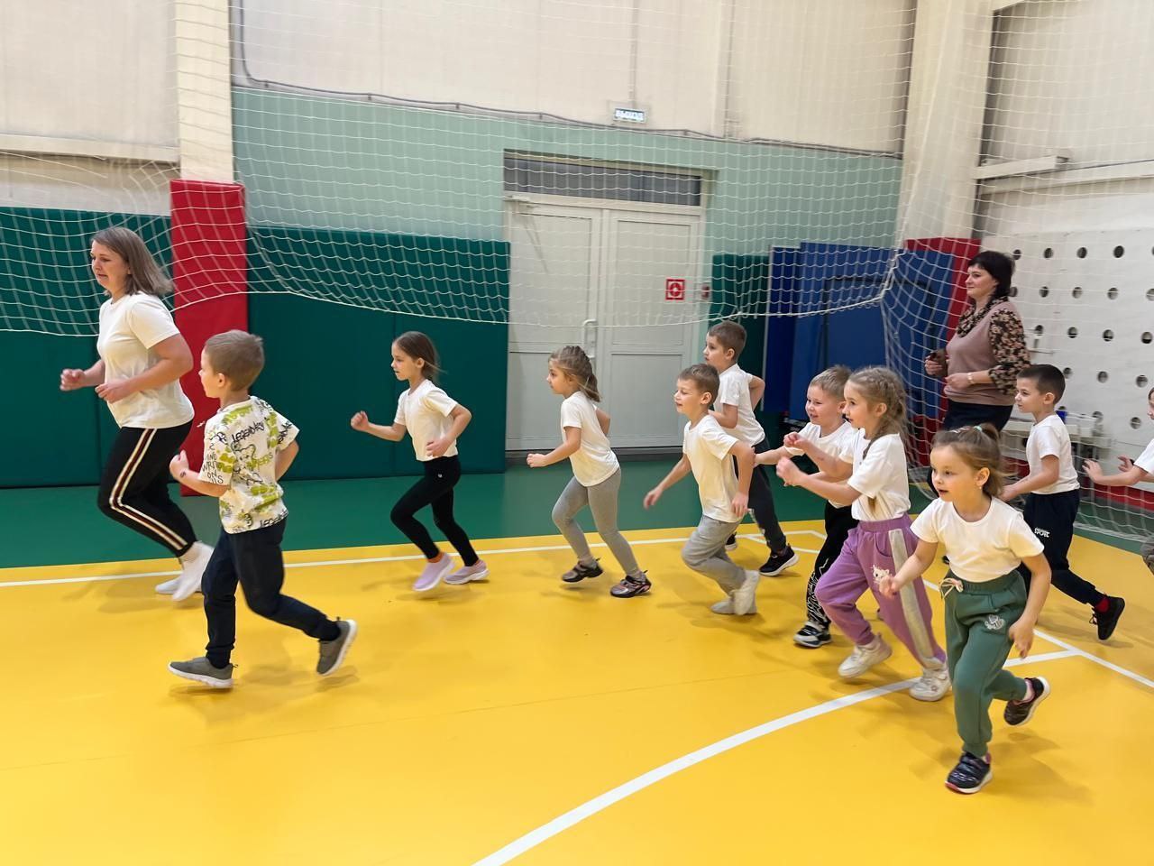 Сдать ГТО совсем непросто, ты ловким, сильным должен быть, чтоб нормативы победить, значок в итоге получить Сдать ГТО совсем непросто, ты ловким, сильным должен быть, чтоб нормативы победить, значок в итоге получить