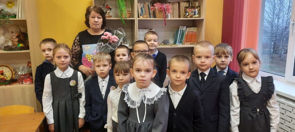 28 ноября 2025 года обучающиеся школы поздравили матерей участников СВО