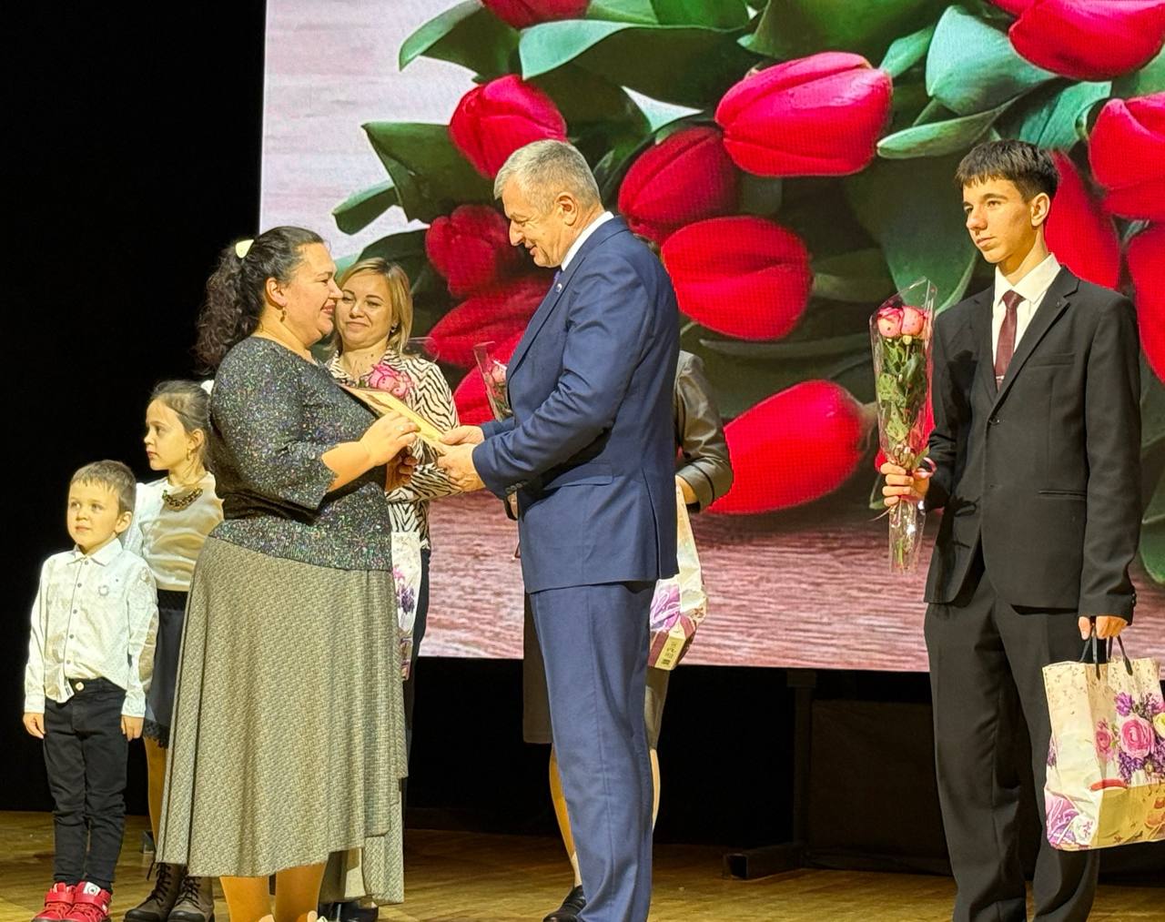 28 ноября Унечский район наполнился теплыми словами и искренними поздравлениями в честь предстоящего Дня матери 28 ноября Унечский район наполнился теплыми словами и искренними поздравлениями в честь предстоящего Дня матери