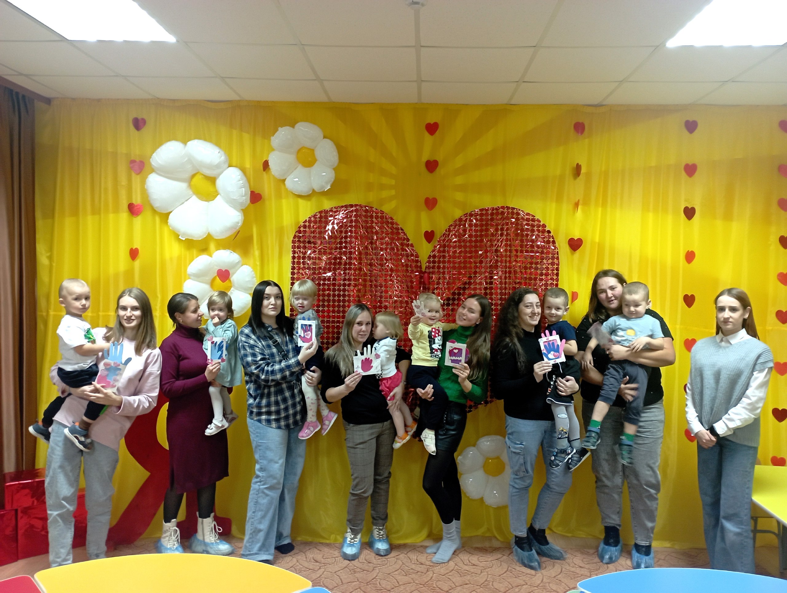 В преддверии Дня Матери в детском саду № 26 «Ласточка» была организована неделя совместного творчества «Мастерская счастья», целью которой стало укрепление связи между детьми и их матерями, а также развитие творческих... В преддверии Дня Матери в детском саду № 26 «Ласточка» была организована неделя совместного творчества «Мастерская счастья», целью которой стало укрепление связи между детьми и их матерями, а также развитие творческих...