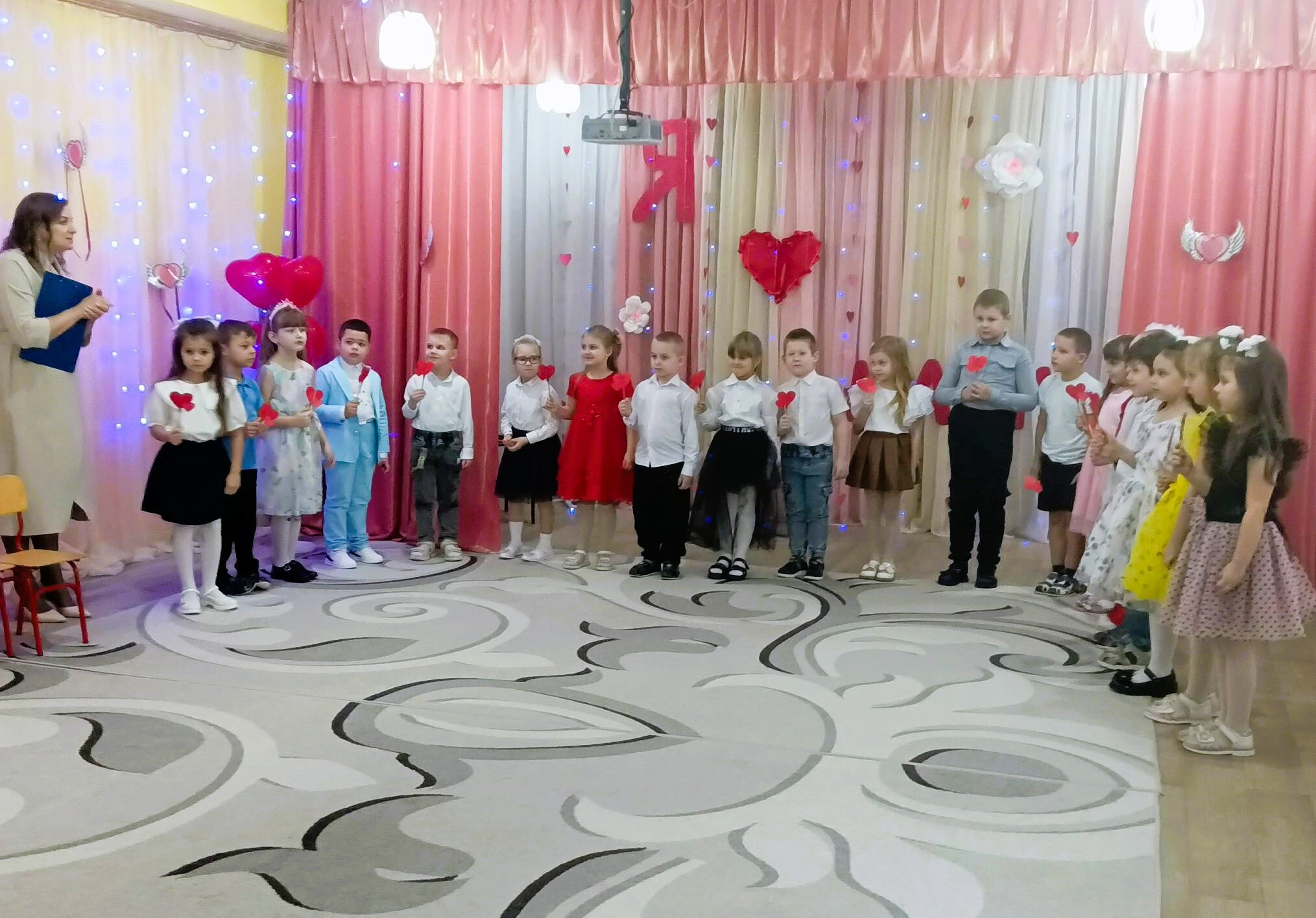 Среди многочисленных праздников, отмечаемых в нашей стране, День Матери занимает особое место Среди многочисленных праздников, отмечаемых в нашей стране, День Матери занимает особое место