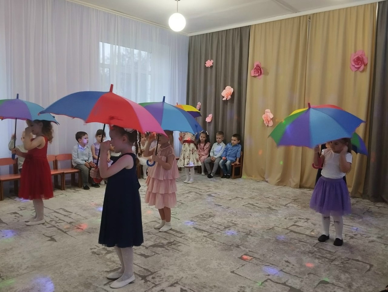 28 ноября 2025 года детский сад №8 «Тополёк» вновь наполнился радостью и теплом - здесь состоялся удивительный праздник, посвященный Дню Матери 28 ноября 2025 года детский сад №8 «Тополёк» вновь наполнился радостью и теплом - здесь состоялся удивительный праздник, посвященный Дню Матери
