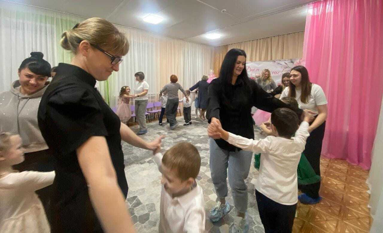 В преддверии Дня матери в МБДОУ № "Белочка" прошло праздничное мероприятие «Для наших мам!» В преддверии Дня матери в МБДОУ № "Белочка" прошло праздничное мероприятие «Для наших мам!»