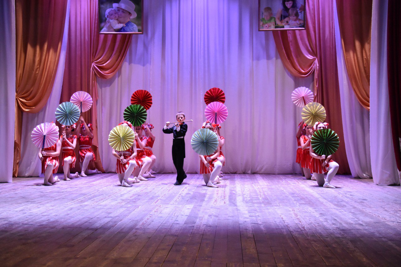 В городе Дятьково прошёл праздничный концерт «Той женщине, чьё имя – Мать!» В городе Дятьково прошёл праздничный концерт «Той женщине, чьё имя – Мать!»