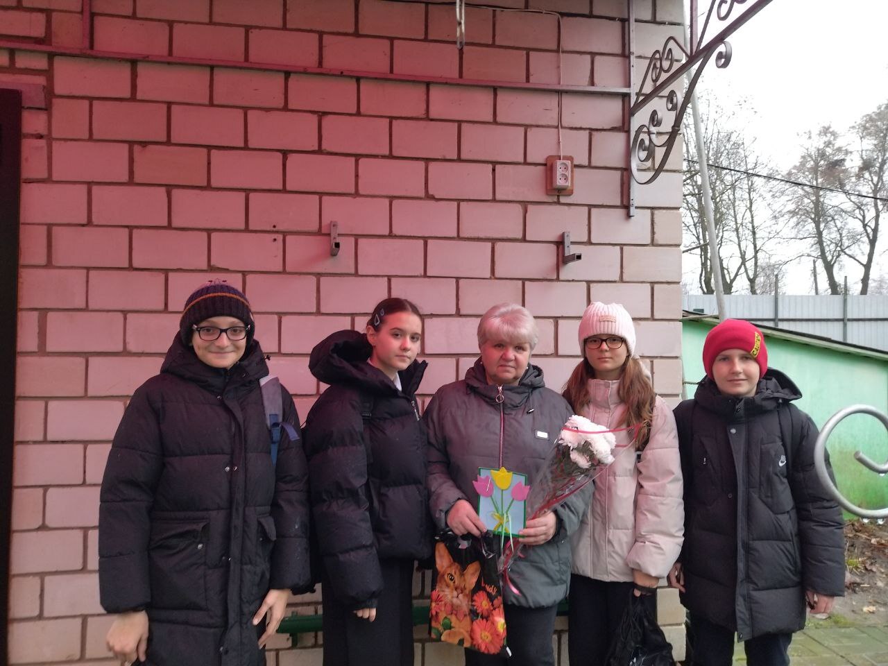 28 ноября 2025 года обучающиеся школы поздравили матерей участников СВО 28 ноября 2025 года обучающиеся школы поздравили матерей участников СВО