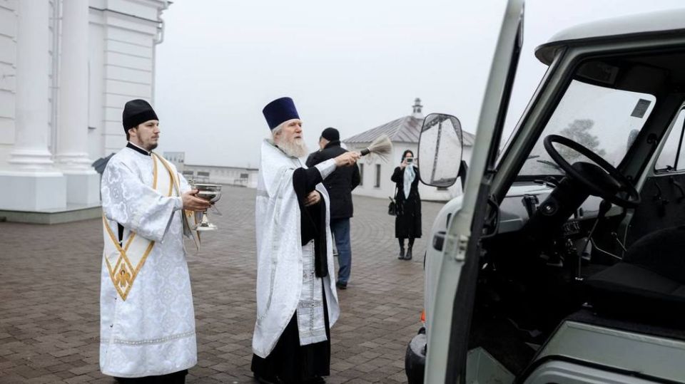 В Свенском Успенском монастыре состоялась передача автомобиля УАЗ защитникам Отечества