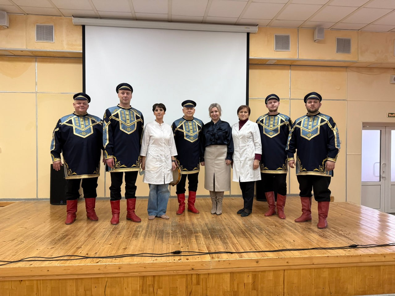 Мамино сердечко. Накануне праздника Дня матери благотворительный фонд «Ванечка» с особой заботой и вниманием организовал для мам, находящихся вместе с маленькими пациентами в стенах отделения гематологии, онкологии и... Мамино сердечко. Накануне праздника Дня матери благотворительный фонд «Ванечка» с особой заботой и вниманием организовал для мам, находящихся вместе с маленькими пациентами в стенах отделения гематологии, онкологии и...