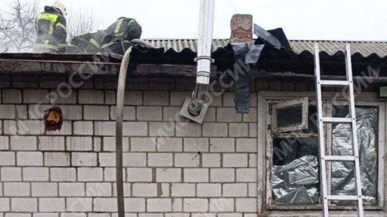 В Новозыбкове при пожаре дома получил ожоги мужчина