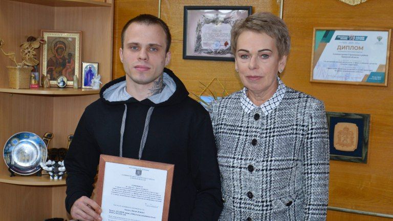 В Гордеевском районе молодому сироте подарили жилищный сертификат