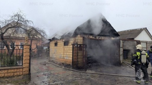 В Брянске сгорел гараж на улице Делегатской в Бежицком районе