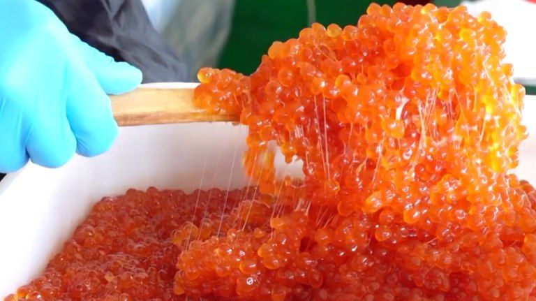 О смертельной опасности красной икры предупредили жителей Брянщины