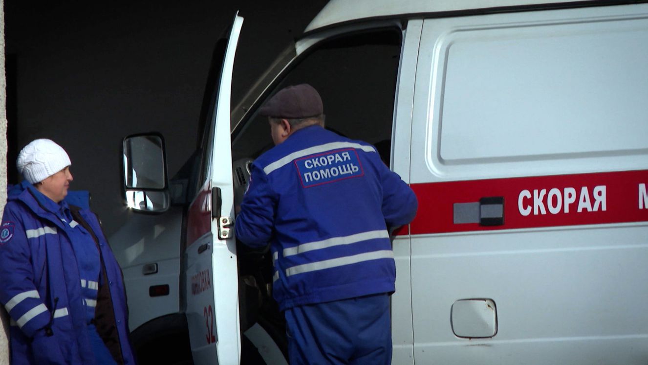 ВСУ атаковали Газель в брянском селе Стратива, двое мирных жителей получили ранения