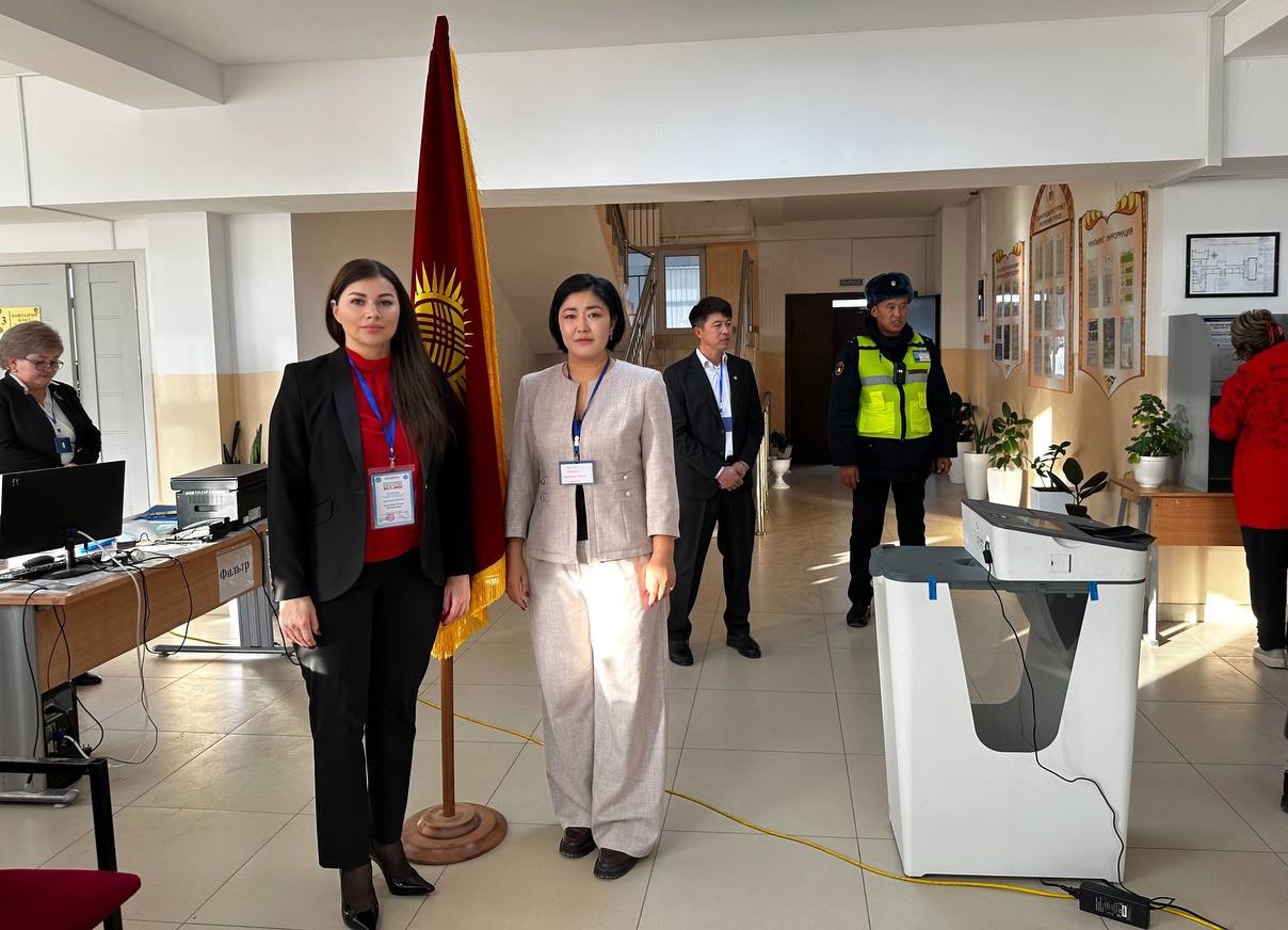 Председатель Избирательной комиссии Брянской области Елена Анненкова наблюдает в городе Бишкек за досрочными выборами депутатов Верховного совета – однопалатного национального парламента Киргизской Республики Председатель Избирательной комиссии Брянской области Елена Анненкова наблюдает в городе Бишкек за досрочными выборами депутатов Верховного совета – однопалатного национального парламента Киргизской Республики