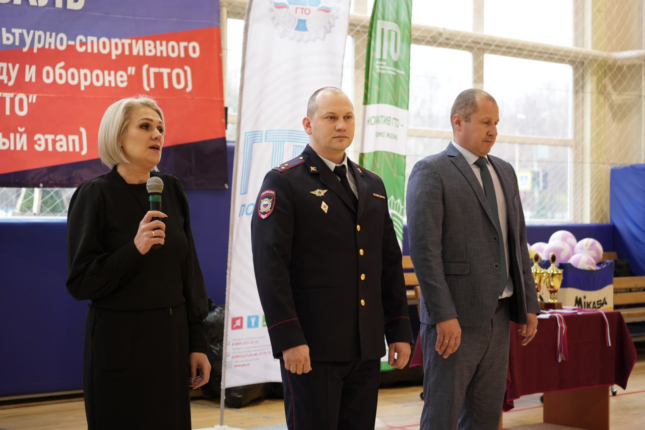 Сотрудники правоохранительных органов Брянской области провели для подростков спартакиаду со сдачей нормативов ГТО Сотрудники правоохранительных органов Брянской области провели для подростков спартакиаду со сдачей нормативов ГТО