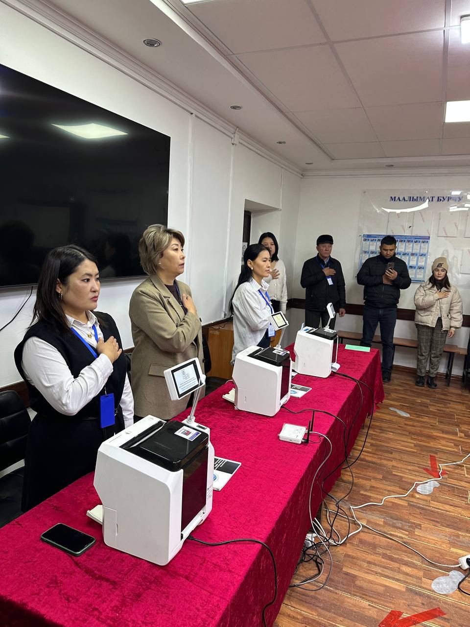 Председатель Избирательной комиссии Брянской области Елена Анненкова наблюдает в городе Бишкек за досрочными выборами депутатов Верховного совета – однопалатного национального парламента Киргизской Республики Председатель Избирательной комиссии Брянской области Елена Анненкова наблюдает в городе Бишкек за досрочными выборами депутатов Верховного совета – однопалатного национального парламента Киргизской Республики