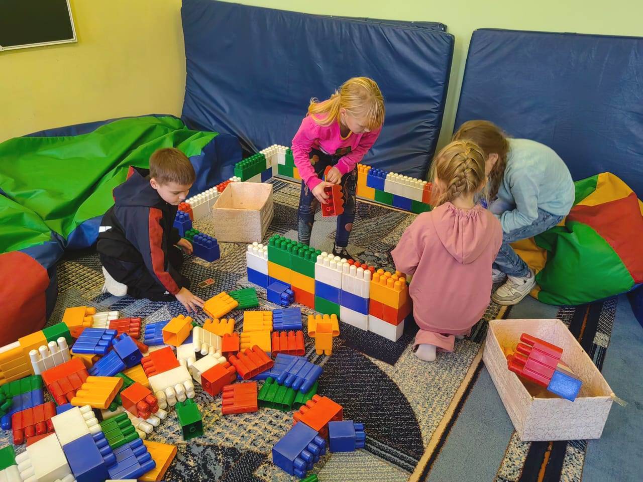 В отделении дневного пребывания и реабилитации для ребят из группы «Развивайка» прошел замечательный праздник «День доброты»! В отделении дневного пребывания и реабилитации для ребят из группы «Развивайка» прошел замечательный праздник «День доброты»!