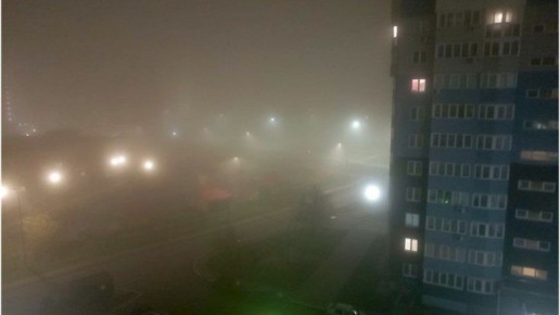 Густой туман окутал вечерний Брянск в последний день осени