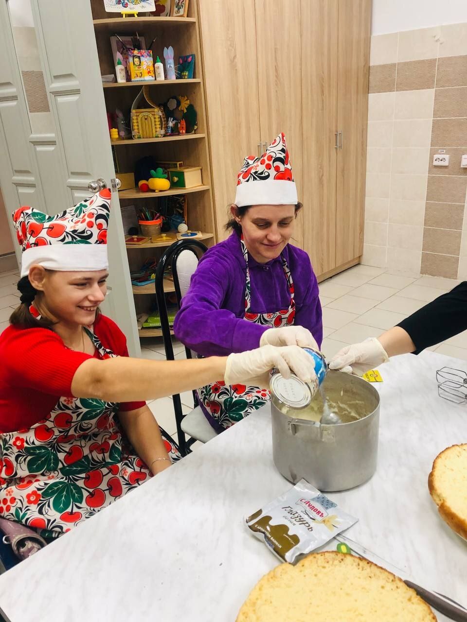 В честь Дня Матери Дарковичском доме-интернате для престарелых и инвалидов состоялся кулинарный час, на котором испекли вкусный торт В честь Дня Матери Дарковичском доме-интернате для престарелых и инвалидов состоялся кулинарный час, на котором испекли вкусный торт