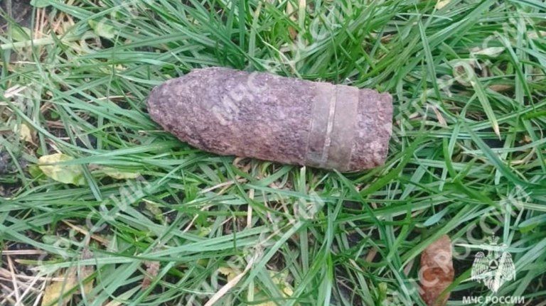 Под Брянском нашли пролежавший больше 80 лет в земле артснаряд