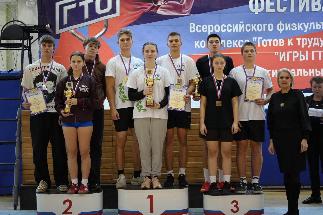 Сотрудники правоохранительных органов Брянской области провели для подростков спартакиаду со сдачей нормативов ГТО Сотрудники правоохранительных органов Брянской области провели для подростков спартакиаду со сдачей нормативов ГТО