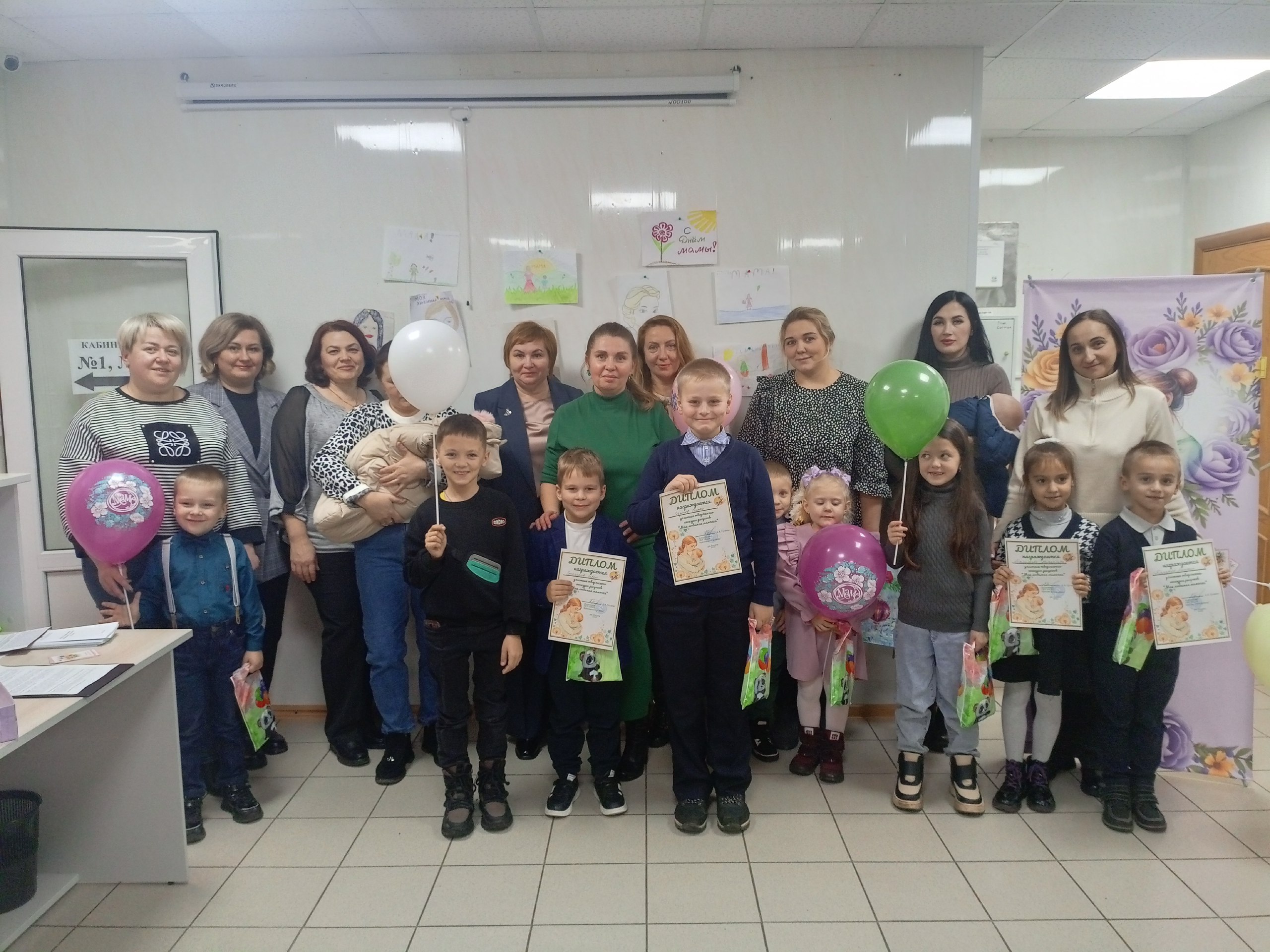 В отделе социальной защиты населения Брасовского района состоялось праздничное мероприятие, посвященное Дню Матери