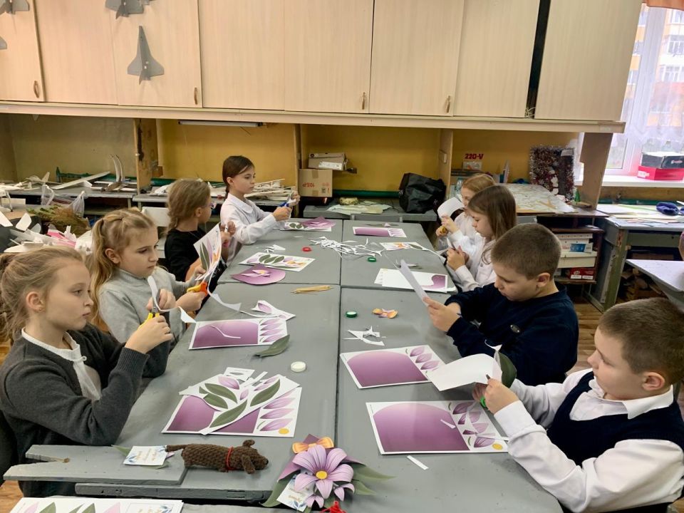 28 ноября 2025 г. в преддверии празднования Дня матери, педагоги МБУДО-СЮТ г. Клинцы организовали творческие мастерские по изготовлению открыток для мам, в которых приняли участие в рамках сетевого взаимодействия учащиеся...