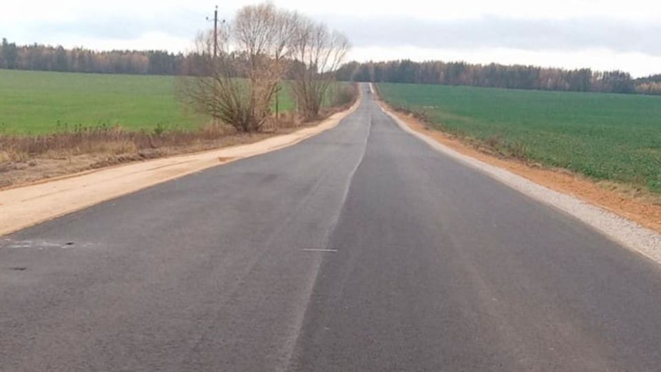 Брянские дорожники обновили асфальт на участке трассы "Смотрова Буда – Климово"