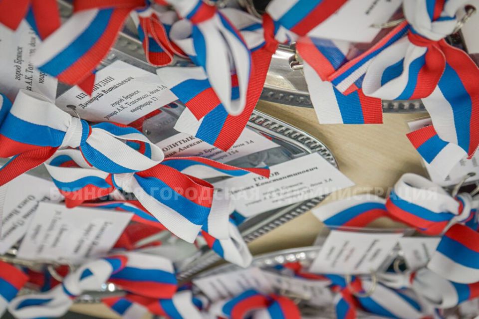 Жильё - нуждающимся. В Брянске продолжают реализовываться федеральные, региональные и муниципальные программы, которые позволяют людям приобрести жильё за счёт бюджетных средств