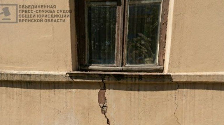 В Сураже суд обязал управляющую компанию провести ремонт в многоэтажке