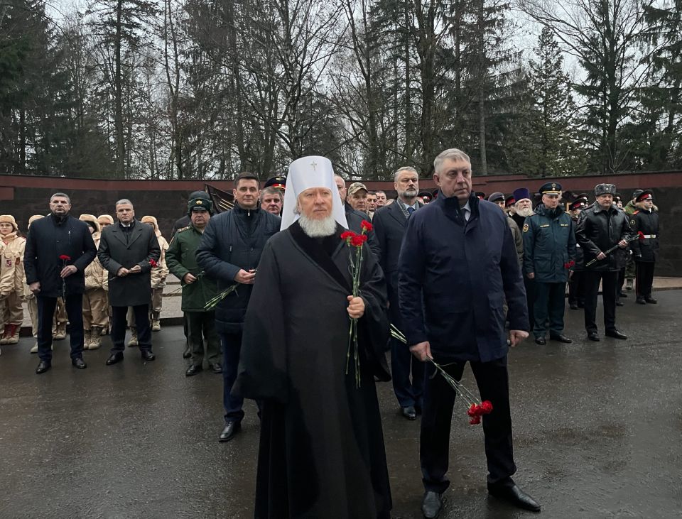 В Брянске прошли торжественные мероприятия в честь Дня Неизвестного Солдата