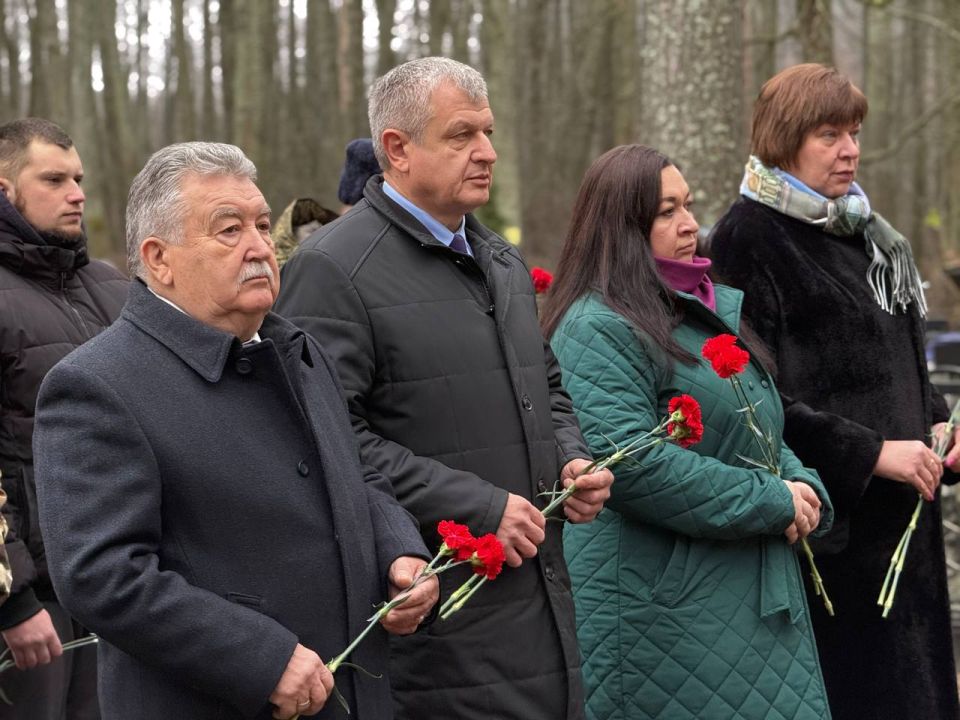 В скорбный, но важный день, День неизвестного солдата, центральное кладбище стало местом, где сердца бились в унисон