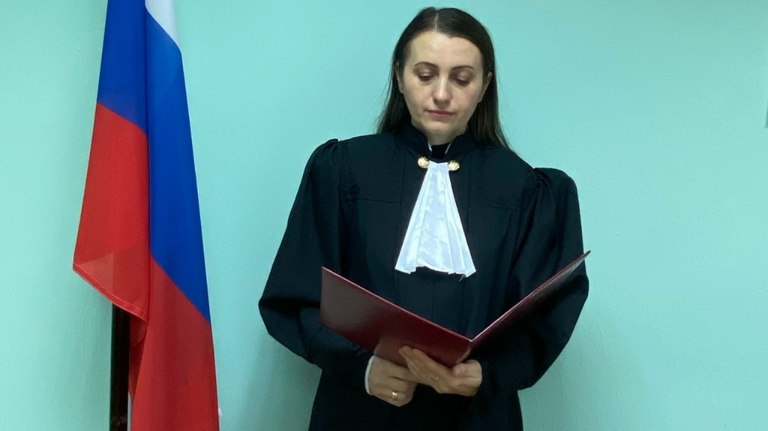 В Карачеве принесла присягу мировой судья Алена Данильчук