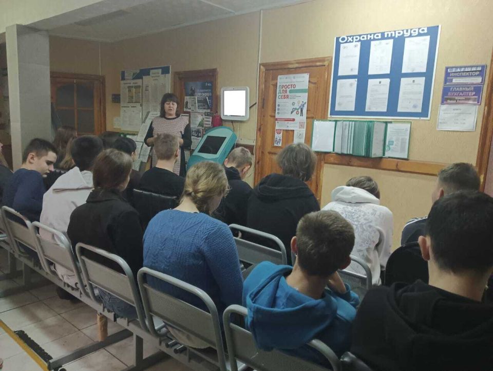 Центр занятости населения Брасовского района провел информационный час для студентов Брасовского промышленно-экономического техникума на тему «Сервисы для молодежи»