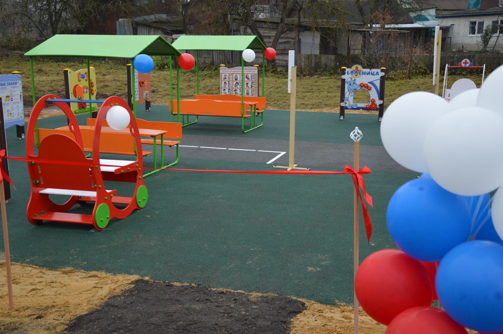 4 декабря в МБДОУ детский сад № 4 «Золушка» г. Стародуба открыли новую детскую площадку, выполненную в тематике «Большой город» из современных безопасных материалов с установкой красочного игрового оборудования в виде... 4 декабря в МБДОУ детский сад № 4 «Золушка» г. Стародуба открыли новую детскую площадку, выполненную в тематике «Большой город» из современных безопасных материалов с установкой красочного игрового оборудования в виде...