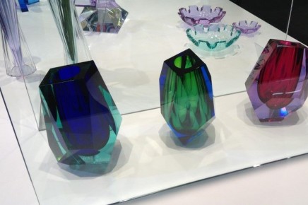 Разбилась любимая ваза: как легко и надежно склеить ее своими руками