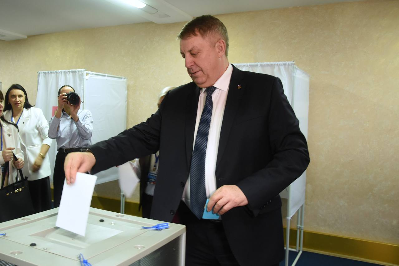 В стенах губернаторского Дворца имени Ю.А.Гагарина: «Единая Россия» подвела итоги года В стенах губернаторского Дворца имени Ю.А.Гагарина: «Единая Россия» подвела итоги года