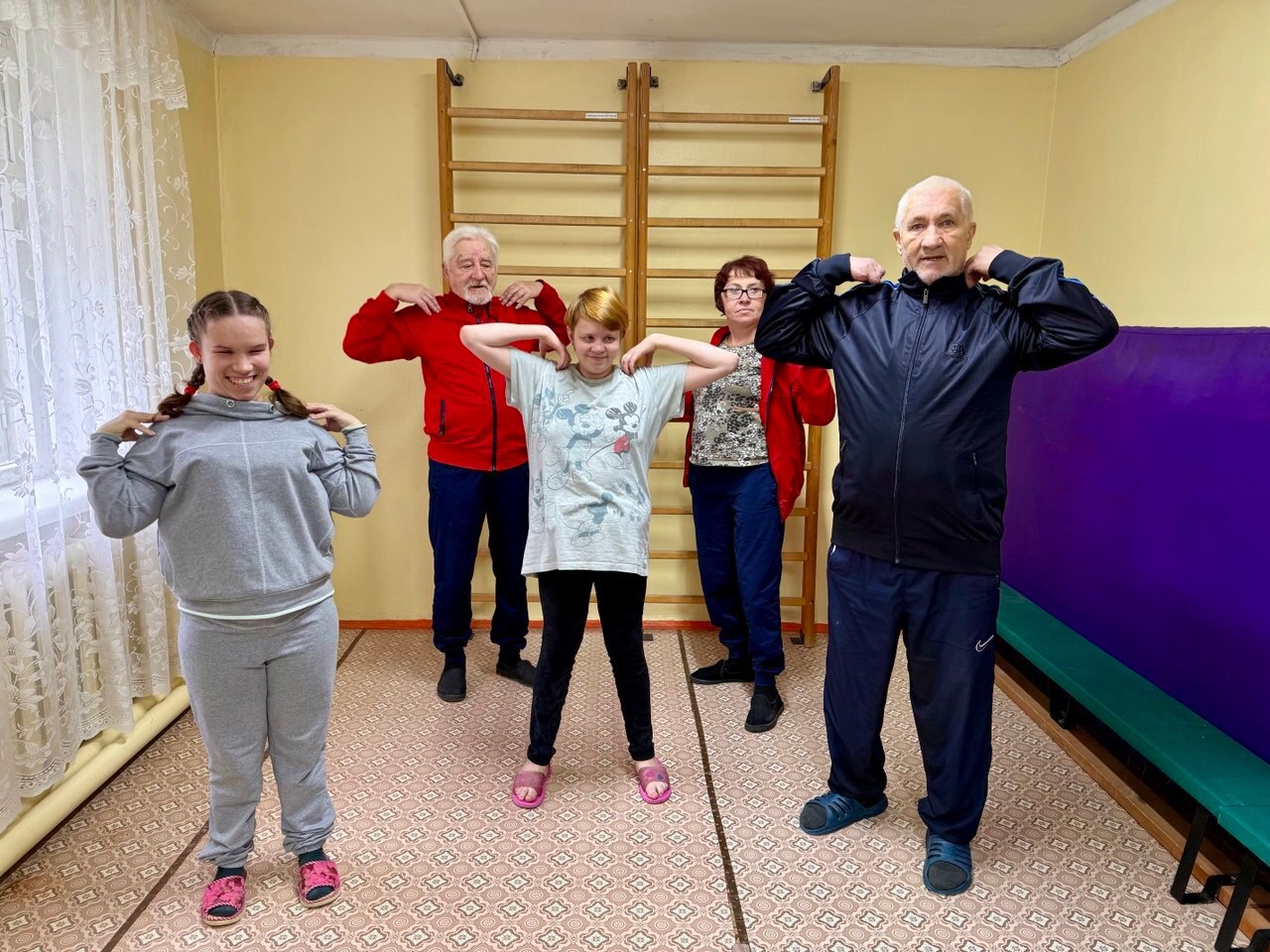 Одним из занятий, оказывающих благоприятное воздействие на организм, является гимнастика Одним из занятий, оказывающих благоприятное воздействие на организм, является гимнастика