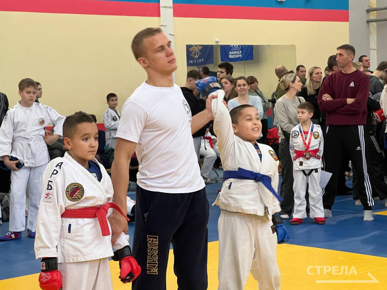 В Брянске во Дворце единоборств развернулись жаркие поединки В Брянске во Дворце единоборств развернулись жаркие поединки