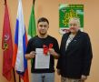 Ключи от однокомнатной квартиры врио главы администрации Гордеевского района Галина Сехина вручила Руслану Амяго