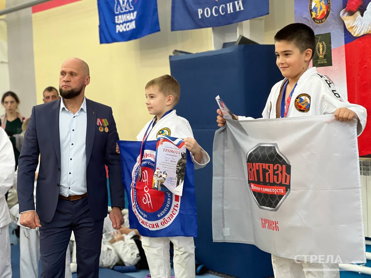 В Брянске во Дворце единоборств развернулись жаркие поединки В Брянске во Дворце единоборств развернулись жаркие поединки