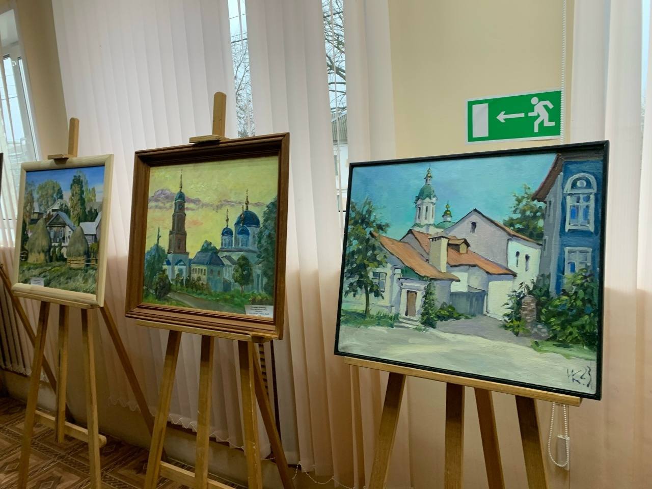 В Стародубе открылась выставка картин российских художников В Стародубе открылась выставка картин российских художников
