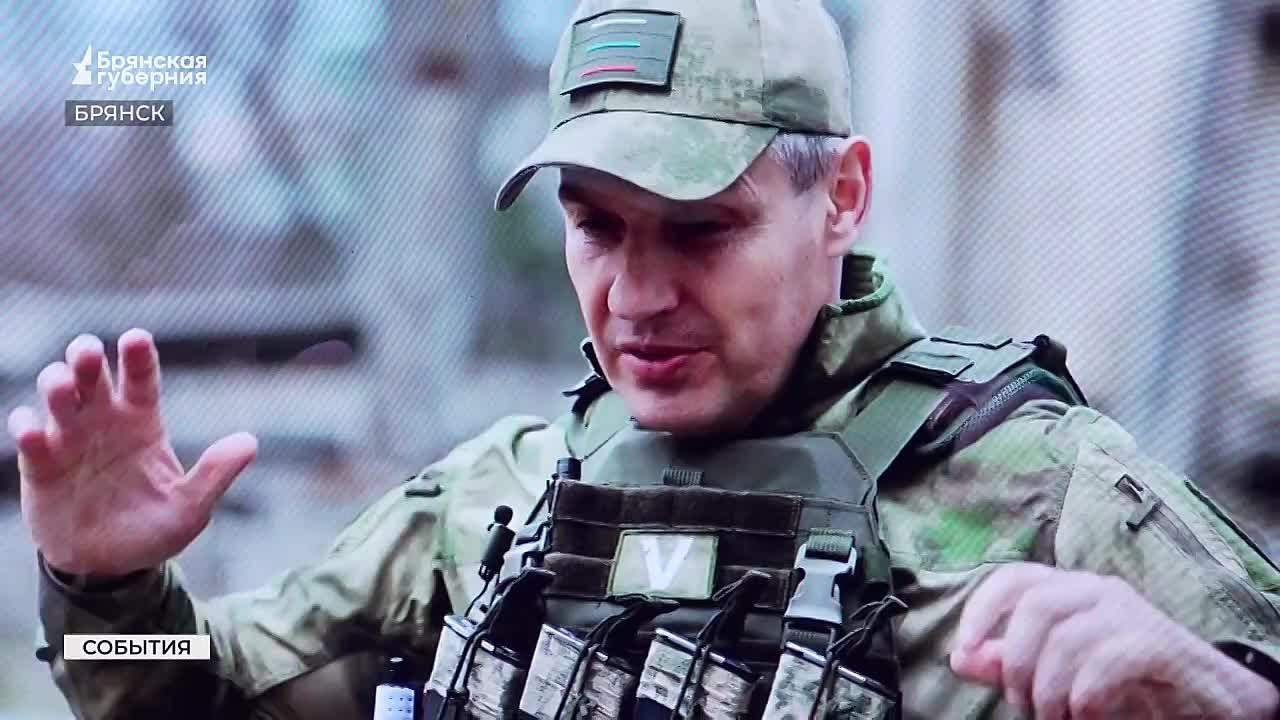 В преддверии Дня Героев в филиале фонда «Защитники Отечества» состоялась встреча активистов движения «Первых» с Андреем Фроленковым