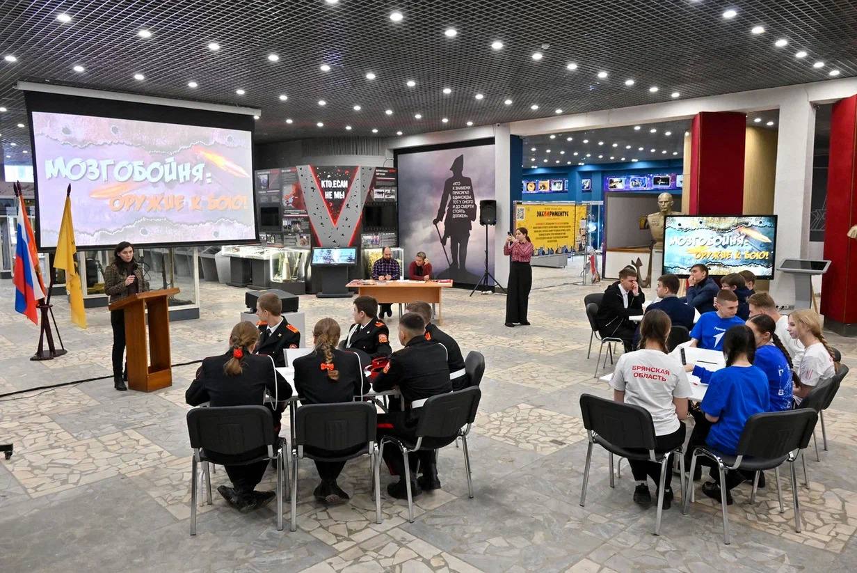 В преддверии Дня Героев Отечества 8 декабря в Брянском краеведческом музее состоялось мероприятие «Оружие к бою!», которое завершает цикл мероприятий, приуроченных к Году защитника Отечества и 80-летия Победы в Великой... В преддверии Дня Героев Отечества 8 декабря в Брянском краеведческом музее состоялось мероприятие «Оружие к бою!», которое завершает цикл мероприятий, приуроченных к Году защитника Отечества и 80-летия Победы в Великой...