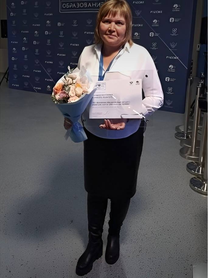 Сегодня свой юбилей отмечает главный редактор газеты Брянского района «Деснянская правда» Светлана Ромашова!