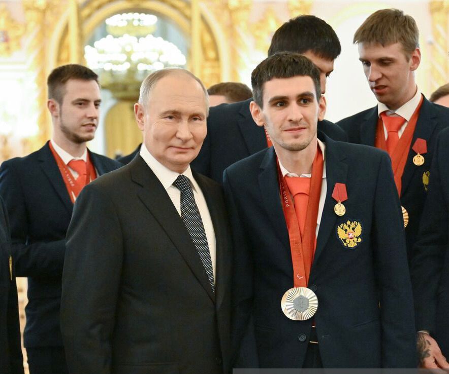 9 декабря день рождения празднует брянский легкоатлет-паралимпиец, трёхкратный призёр Паралимпийских игр, чемпион мира и Европы, Заслуженный Мастер спорта Артем Калашян