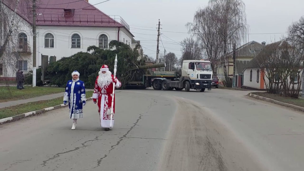 9 декабря 2025 года в нашем округе торжественно встречали главную новогоднюю ель 9 декабря 2025 года в нашем округе торжественно встречали главную новогоднюю ель